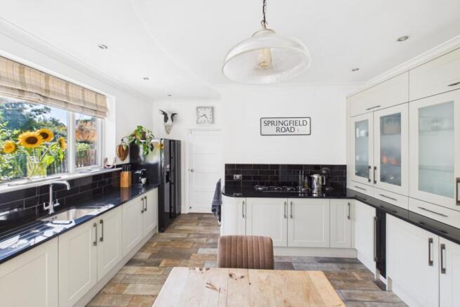 4 bed Detached for sale Image 7