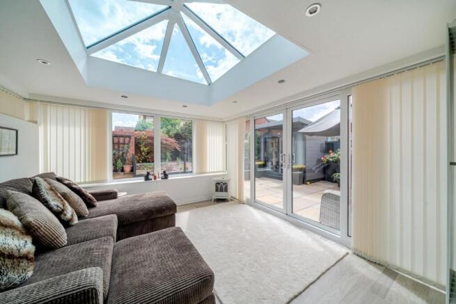 4 bed Detached for sale Image 8