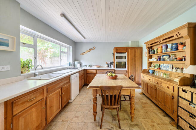 1371602-1-68f8bda...