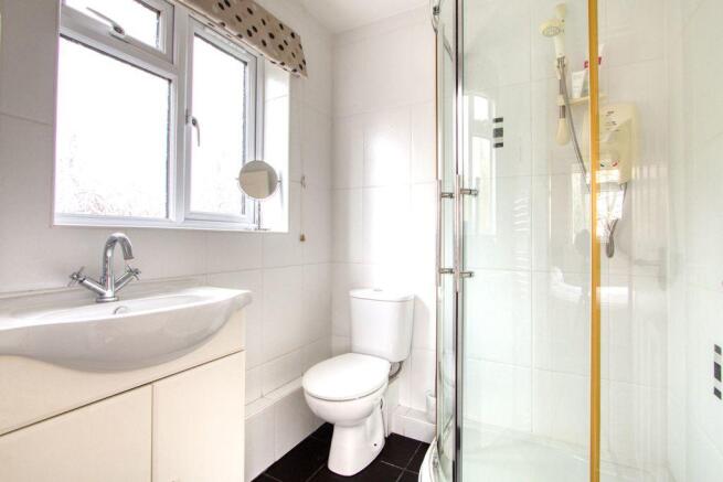 Ensuite to Bed 1
