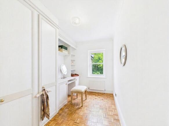 5 bed Detached for sale Image 8