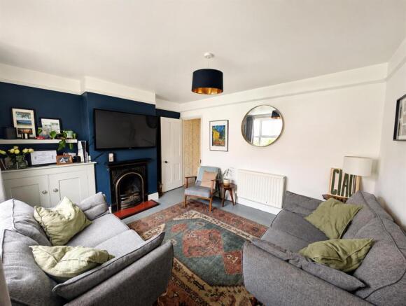 120 Framfield Road - Lounge.jpg