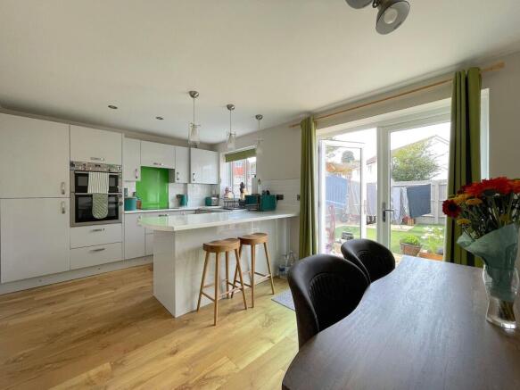 Kitchen/Dining Room (1)