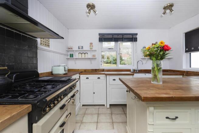 4 bed Detached Bungalow for sale Image 5