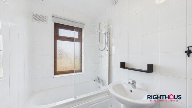 2 bed Semi-Detached to rent Image 11