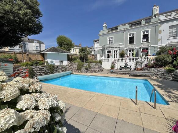 Nelson Gardens 1L - Front..jpg