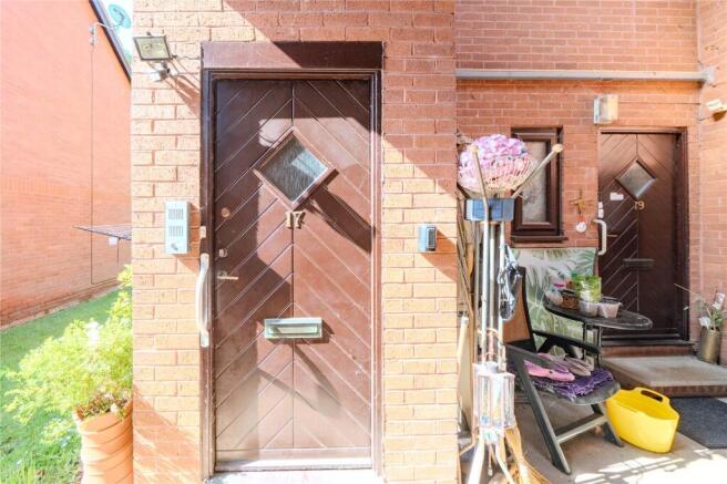 2 bed Apartment for sale Image 11