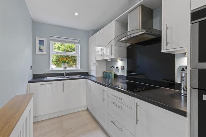3 bed Semi-Detached for sale Image 5