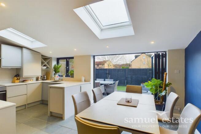 Kitchen/ Dining Area