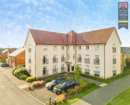 2-bed flat on Newland Avenue, Bishops Stortford, Hertfordshire, £265,000