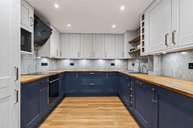 4 bed Barn Conversion for sale Image 9