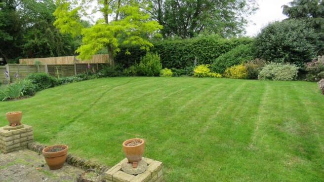 Buryfield 8 garden.J