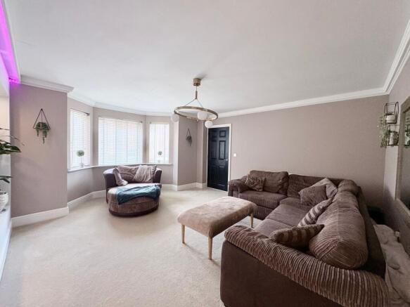 4 bed Detached for sale Image 6