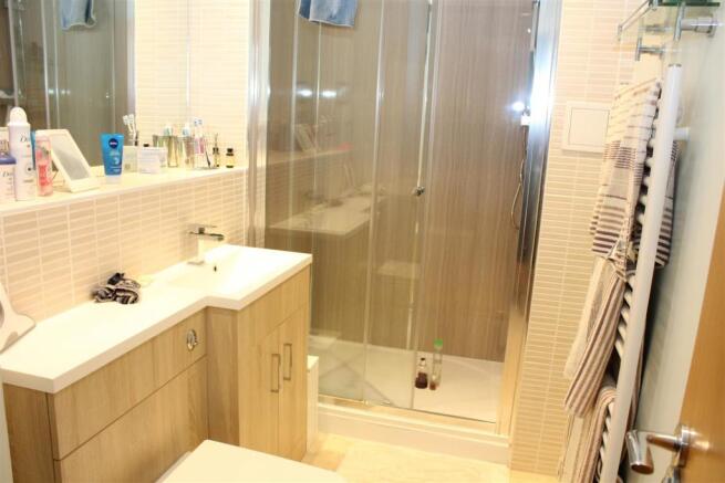 En suite to master