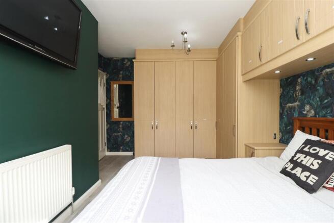 4 bed Terraced for sale Image 11