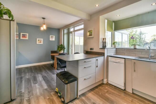 kitchen 1.jpg