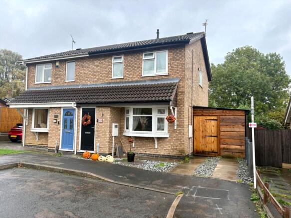 3-bed semi-detached on Brosdale Drive, Hinckley, LE10, £229,950