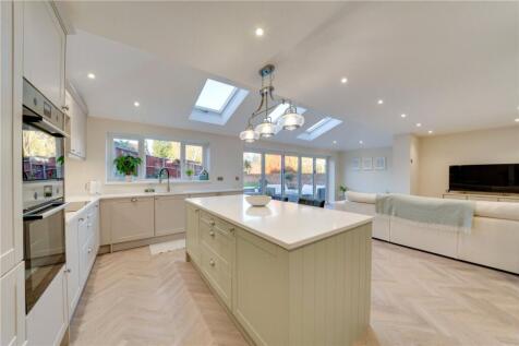 Parkland Avenue, Kidderminster, DY11