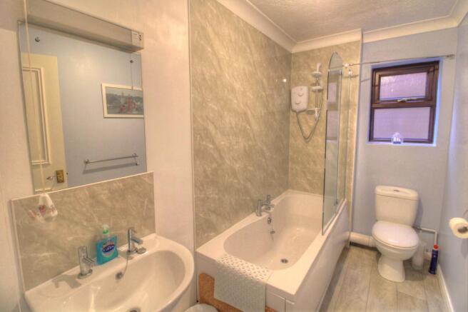 Forest gate 17 bathroom.jpg