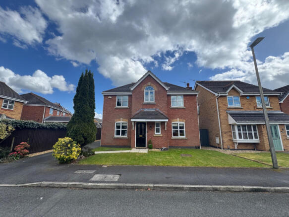 4 bed detached house for sale Shelburne Drive, Hi