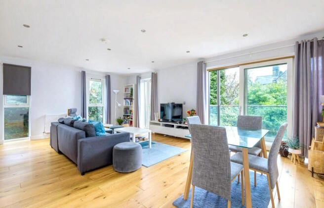 2 bed Apartment for sale Image 4