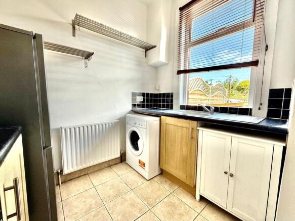 3 bed Terraced to rent Image 4