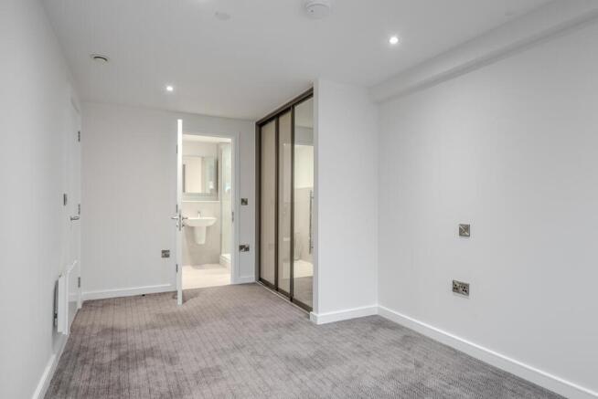 2 bed Flat to rent Image 10