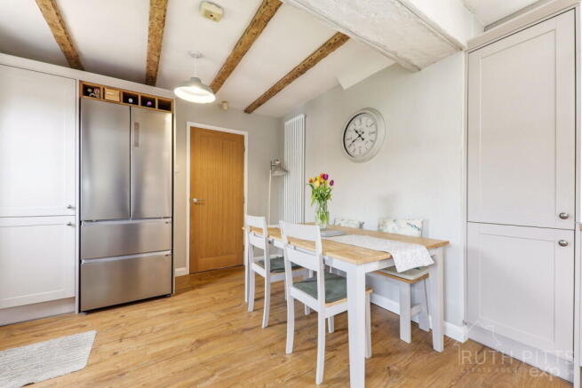 4 bed Semi-Detached for sale Image 10