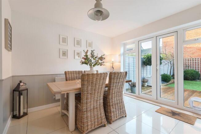 KITCHEN / DINING ROOM