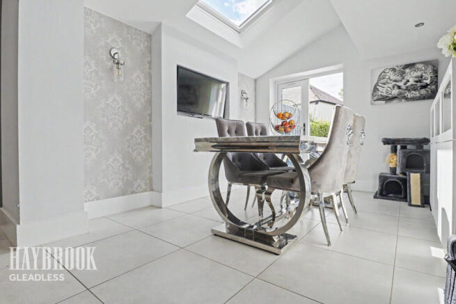 4 bed Semi-Detached for sale Image 10