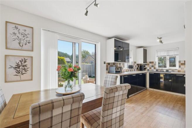 4 bed Detached for sale Image 6