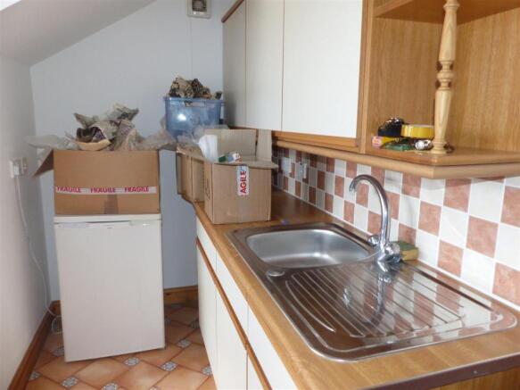 KITCHENETTE 1.JPG