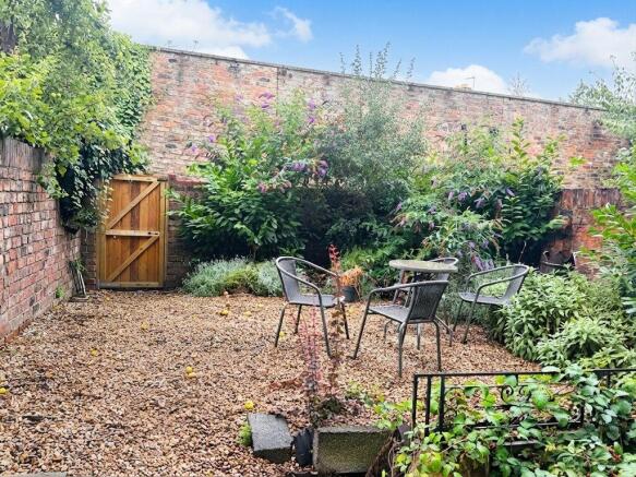 2 bed Flat for sale Image 12