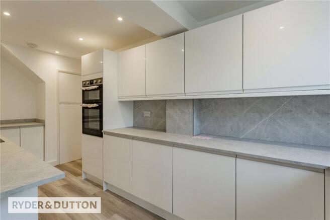 5 bed Semi-Detached for sale Image 4