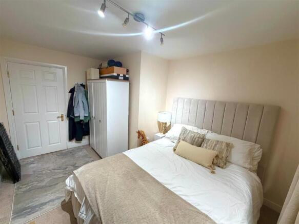 5 bed Detached to rent Image 11