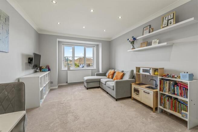 15 Richardson House, Malting Way, TW7 6SD3.jpg