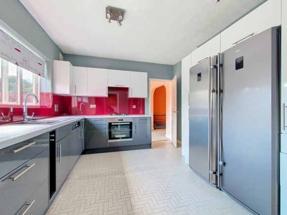 3 bed Detached for sale Image 3