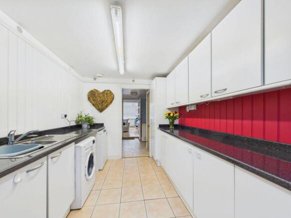 4 bed Semi-Detached for sale Image 7