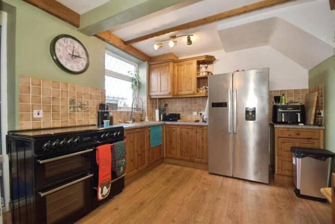 5 bed Detached for sale Image 4