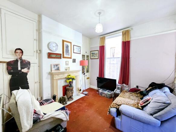 4 bed Semi-Detached for sale Image 3