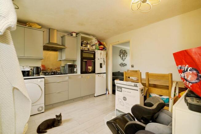 3 bed Semi-Detached for sale Image 4