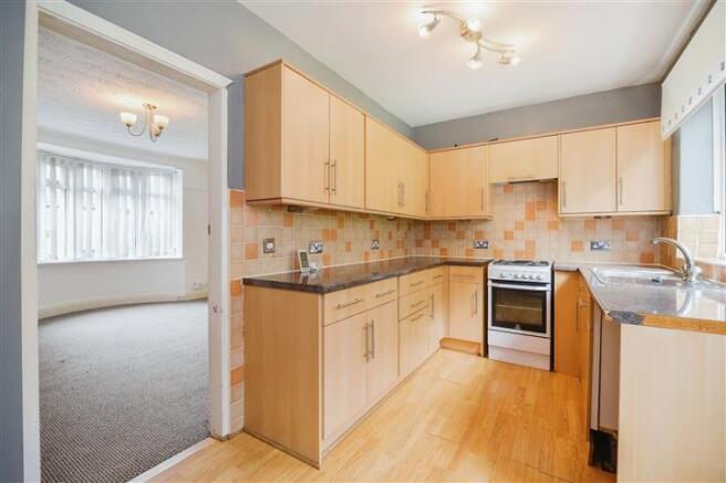 2 bed Terraced to rent Image 5