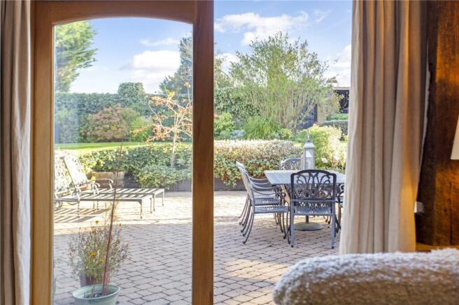 Snug To Garden