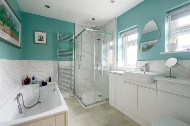 4 bed Semi-Detached for sale Image 9