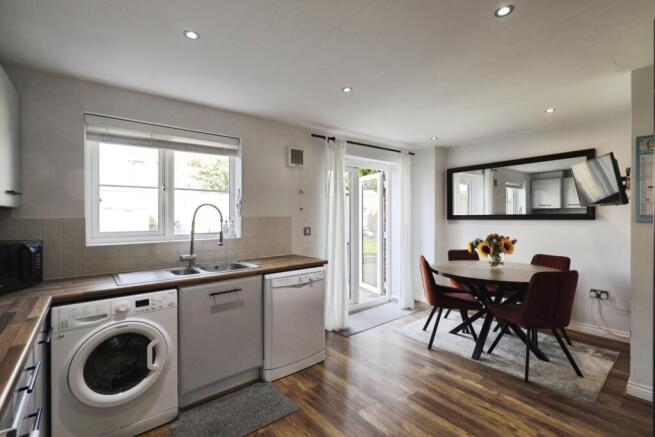 3 bed House for sale Image 7