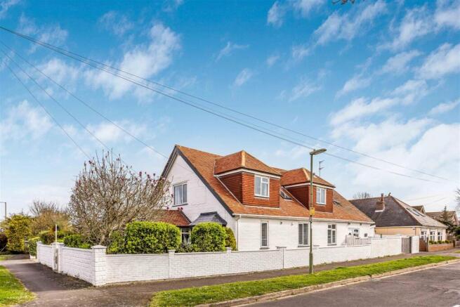 250 Havant Road, Hayling Island-Small-PorticoMarke