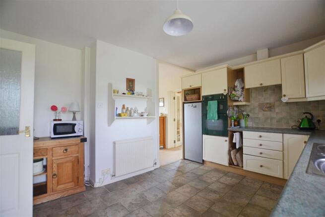 kitchen...JPG