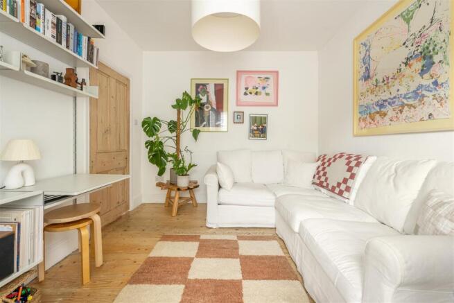 Odessa Road, E7