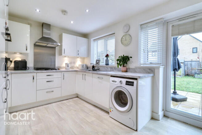 3 bed Semi-Detached for sale Image 11