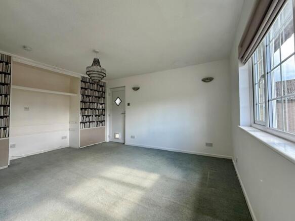 Lovatt Close, Carterton, Oxfordshire photo 4